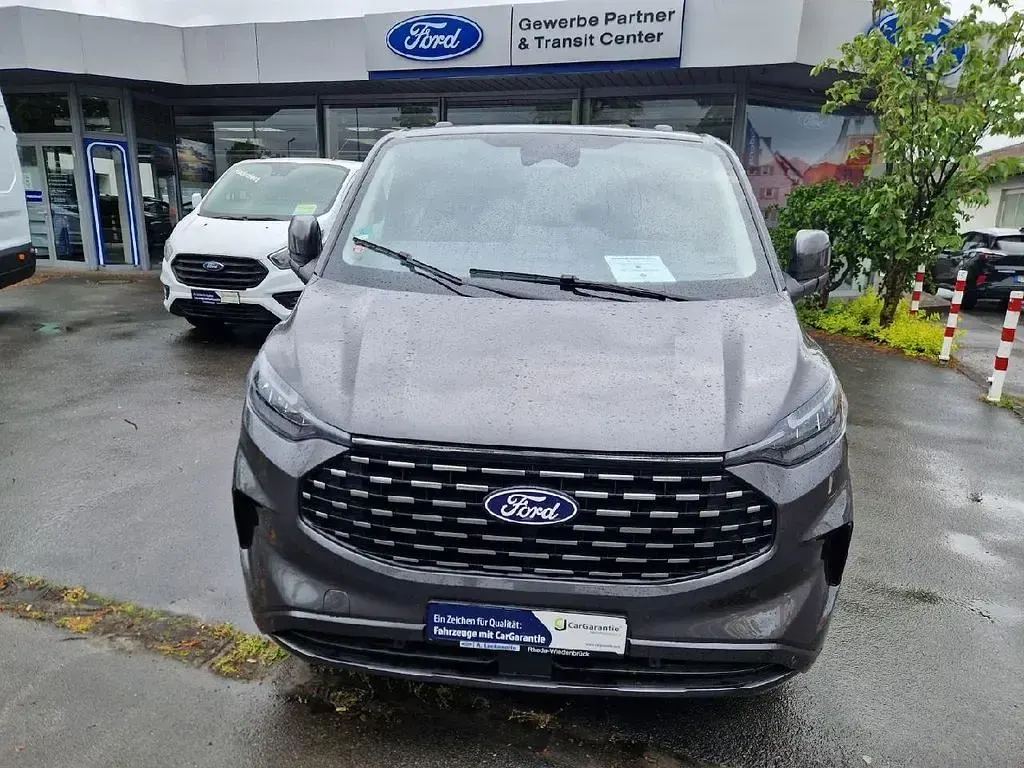 Gebraucht Ford Tourneo Titanium 170 PS (125 kW) 2025 Grau Van / Kleinbus