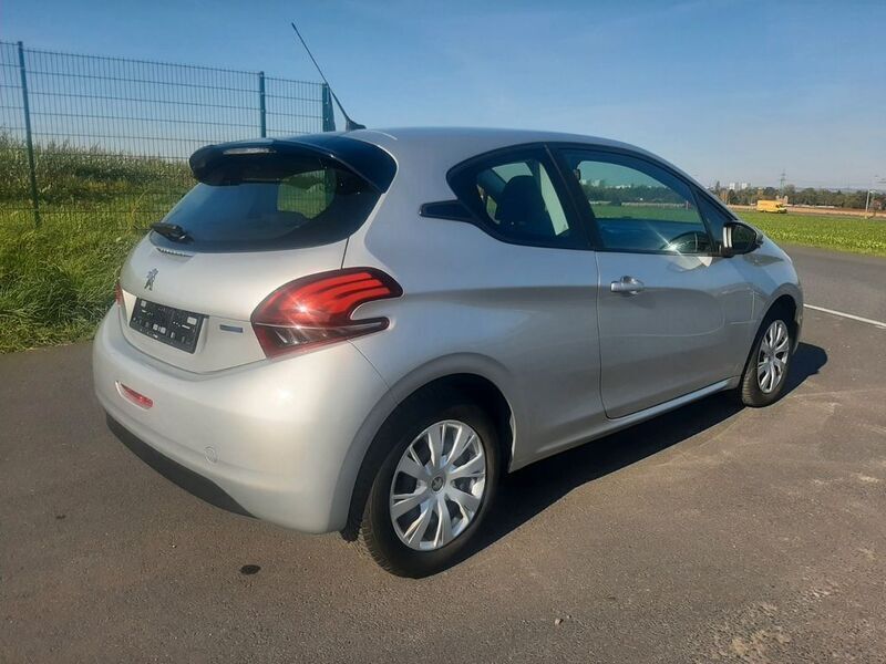 Gebraucht Peugeot 208 99 PS (72 kW) 2016 Silber Kleinwagen
