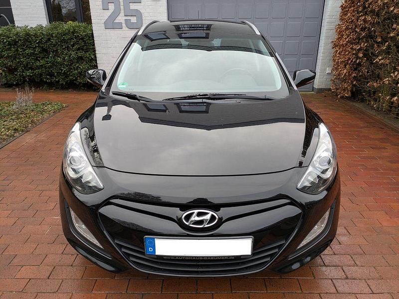 Gebraucht Hyundai i30 Trend 110 PS (80 kW) 2013 Schwarz Kombi