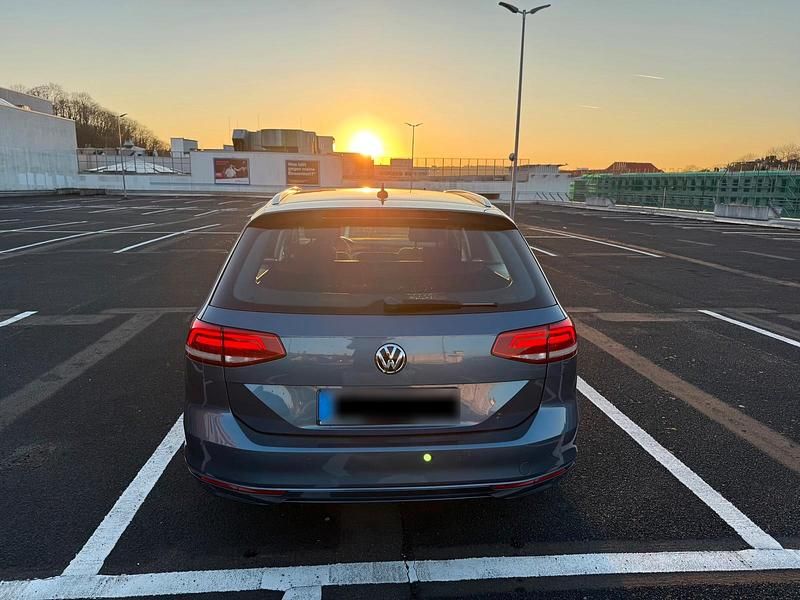 Gebraucht VW Passat 150 PS (110 kW) 2015 Blau Kombi