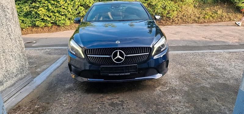 Blau Gebraucht 2017 Mercedes A250 AMG Kleinwagen | 18.990 € (Guter Preis) - Bild 1/4