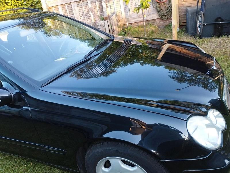Gebraucht Mercedes 220 150 PS (110 kW) 2005 Schwarz Kombi