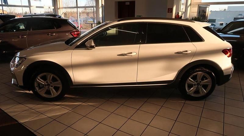 Gebraucht Audi A3 150 PS (110 kW) 2024 Weiß Limousine