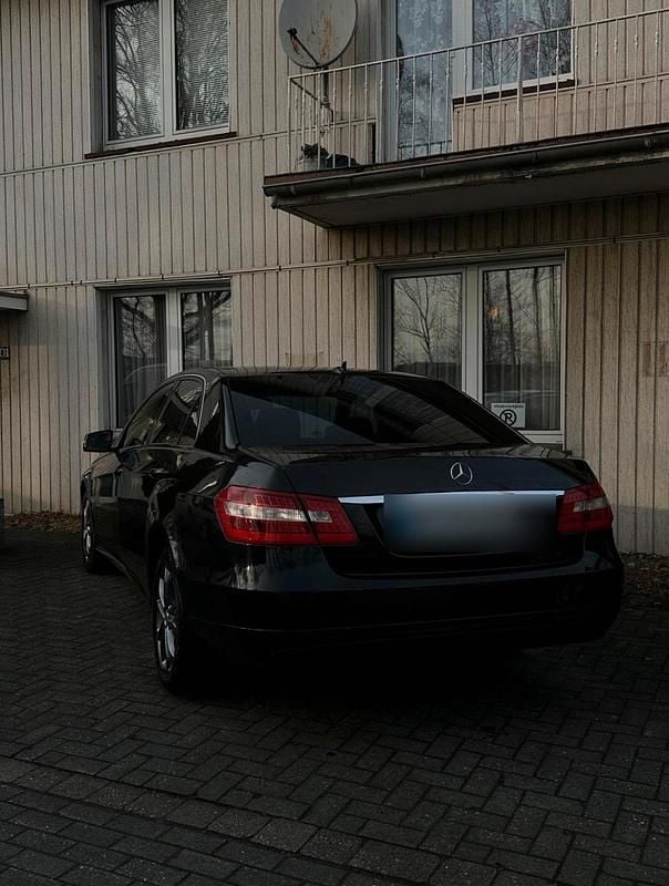 Gebraucht Mercedes E220 170 PS (125 kW) 2009 Schwarz Limousine