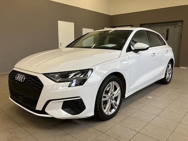 Gebraucht Audi A3 Sportback e-tron 204 PS (150 kW) 2022 Ibisweiß Kleinwagen