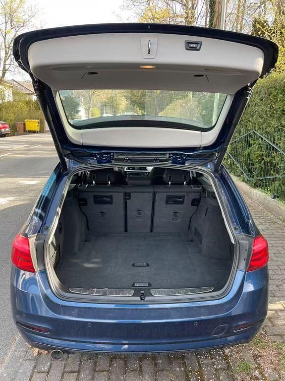Gebraucht BMW 318 150 PS (110 kW) 2019 Blau Kombi