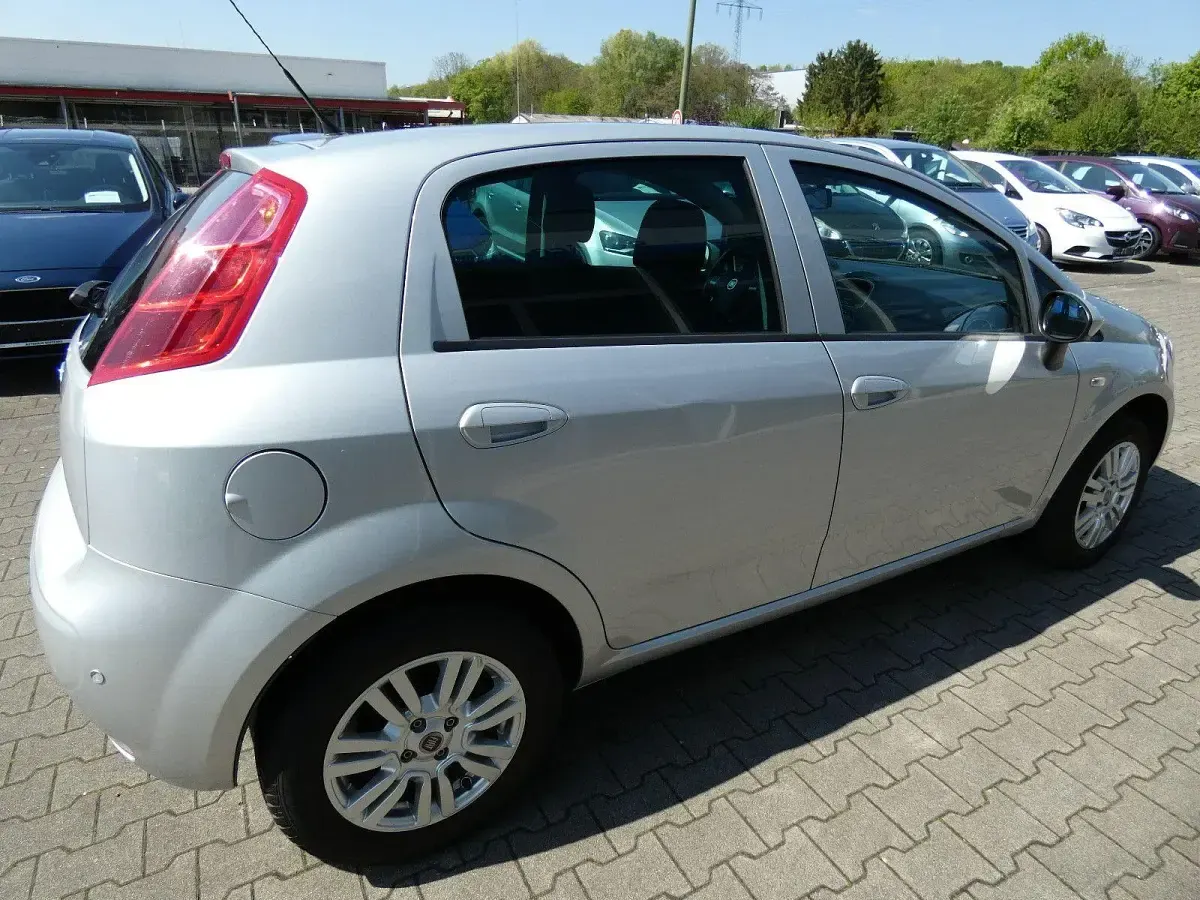 Gebraucht Fiat Punto Basis 69 PS (50 kW) 2017 Silber Kleinwagen