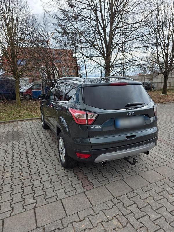 Gebraucht Ford Kuga 179 PS (131 kW) 2018 Grün SUV