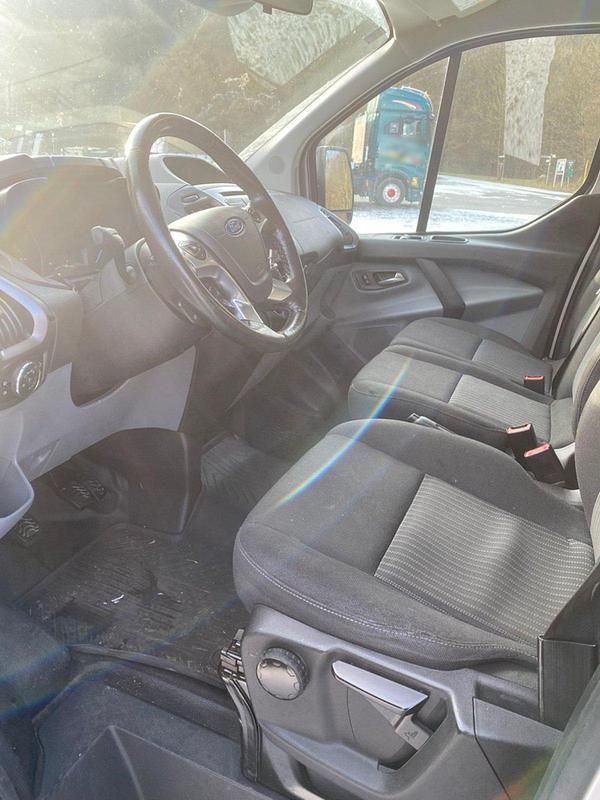 Gebraucht Ford Transit Custom 131 PS (96 kW) 2017 Silber Van / Kleinbus