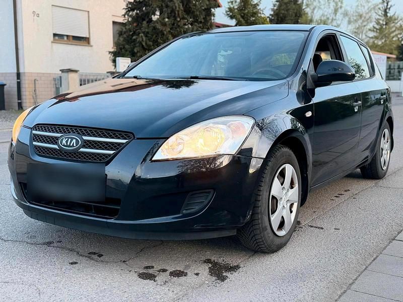 Gebraucht Kia Ceed 109 PS (80 kW) 2009 Schwarz Kleinwagen