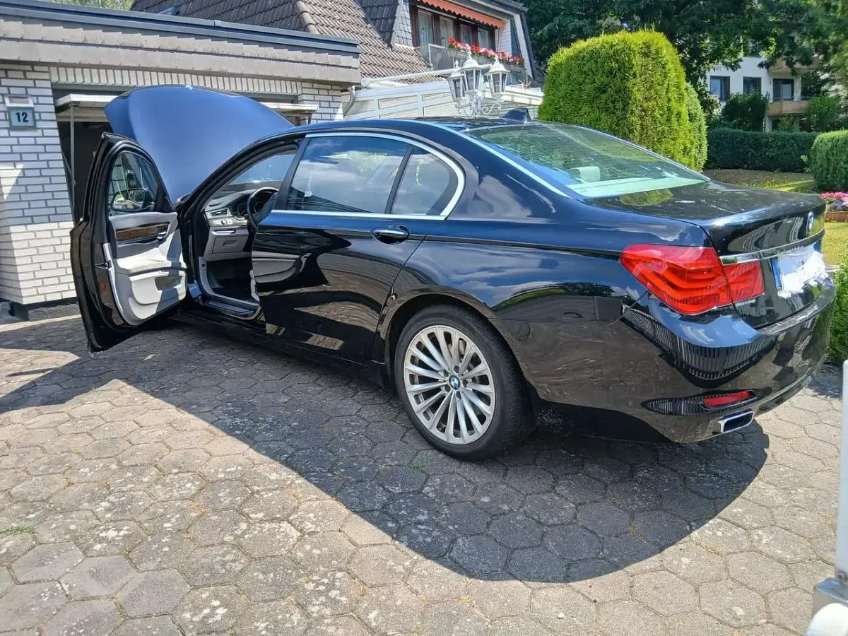 Gebraucht BMW 740L 326 PS (239 kW) 2009 Schwarz Limousine