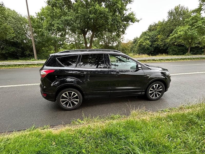 Gebraucht Ford Kuga ST-Line 150 PS (110 kW) 2019 Schwarz SUV