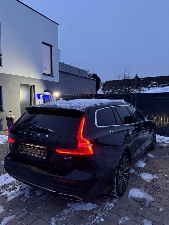 Gebraucht Volvo V60 Inscription 150 PS (110 kW) 2020 Schwarz Kombi