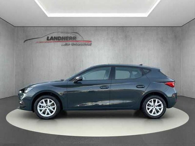 Neu Seat Leon Style 116 PS (85 kW) 2025 Blau Limousine