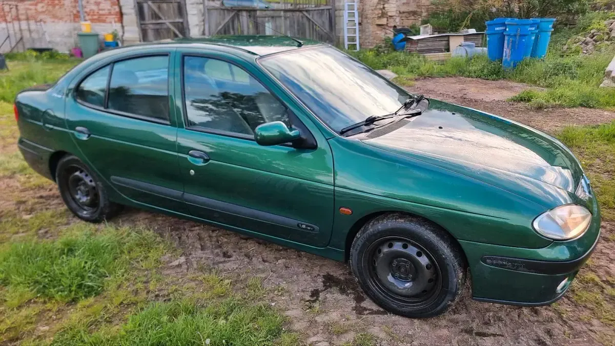 Brugt Renault Mégane 107 HK (78 kW) 1999 Grøn Sedan