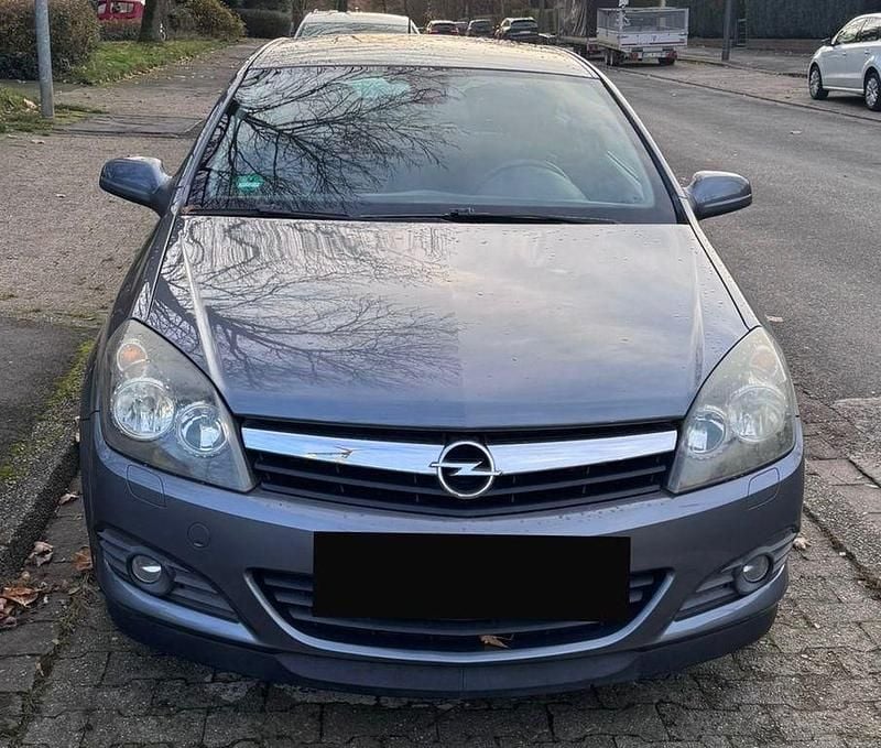 Grau Gebraucht 2006 Opel Astra GTC Limousine | 2.250 € (Guter Preis) - Bild 1/4