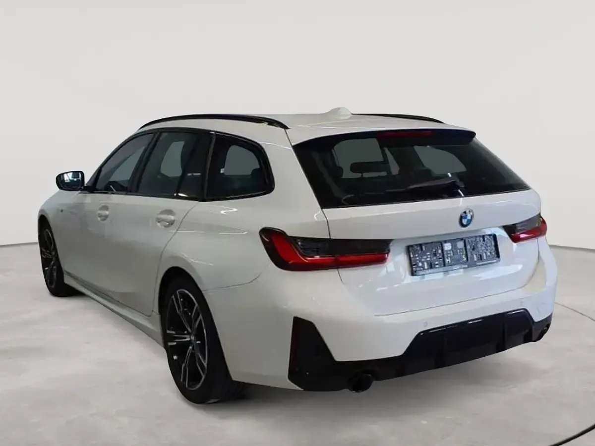 Gebraucht BMW 318 M Sport 150 PS (110 kW) 2023 Alpinweiß Kombi