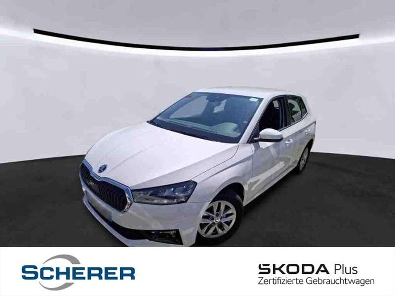 Weiß Gebraucht 2023 Skoda Fabia Selection Limousine | 16.900 € (Guter Preis) - Bild 1/4