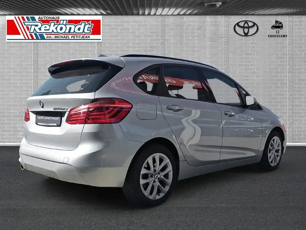 Gebraucht BMW 225 Active Tourer Advantage 220 PS (161 kW) 2021 Silber Van / Kleinbus