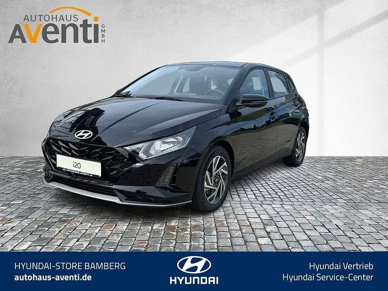 Schwarz Neu 2025 Hyundai i20 Trend Limousine | 22.279 € (Fairer Preis) - Bild 1/4