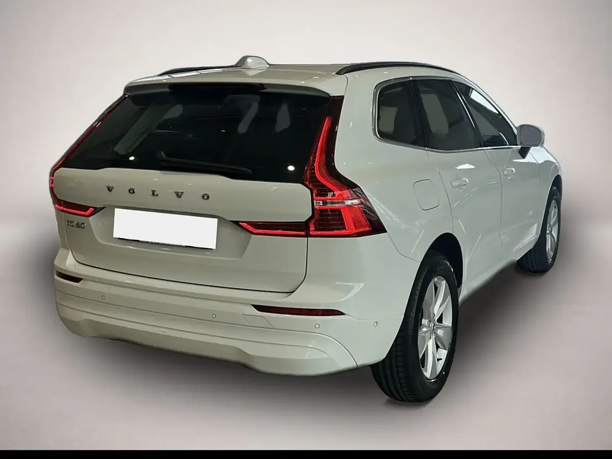 Gebraucht Volvo XC60 Momentum 197 PS (144 kW) 2022 Weiß SUV