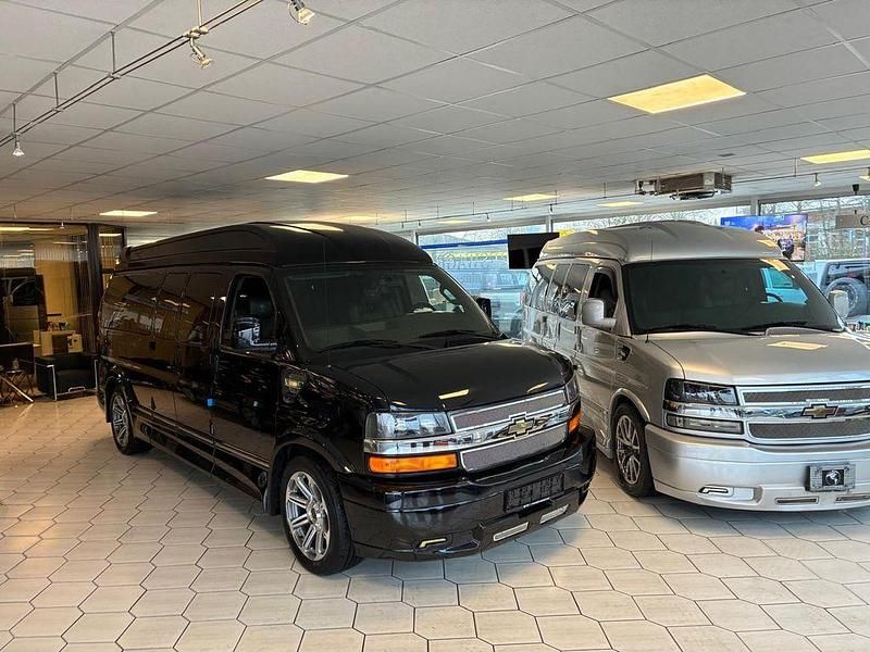 Schwarz Gebraucht 2016 GMC Savana Van / Kleinbus | 89.900 € - Bild 1/4