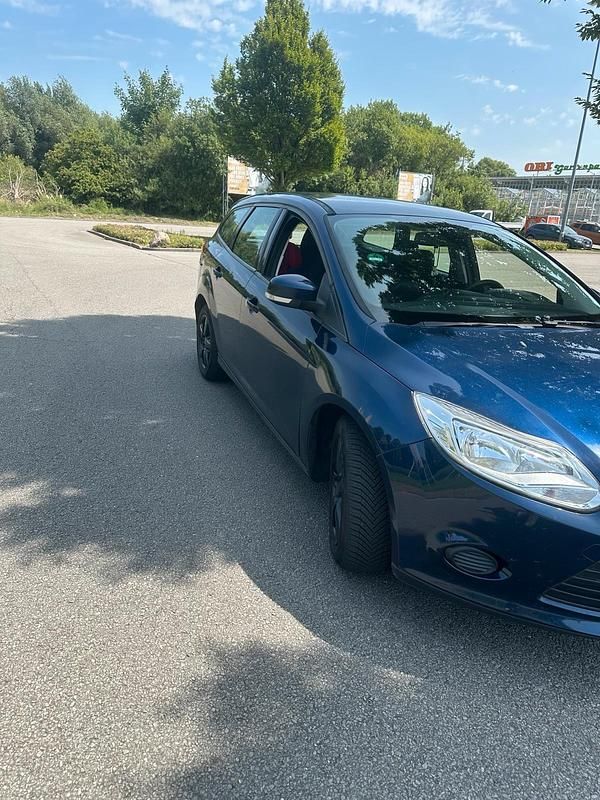 Gebraucht Ford Focus 115 PS (84 kW) 2013 Blau Kombi