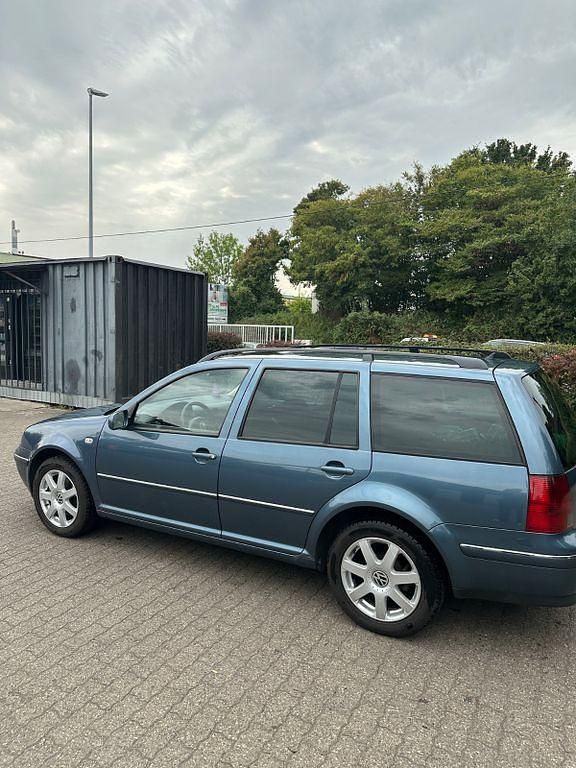 Blau Gebraucht 2004 VW Bora Pacific Limousine | 5.000 € (Teuer) - Bild 1/4