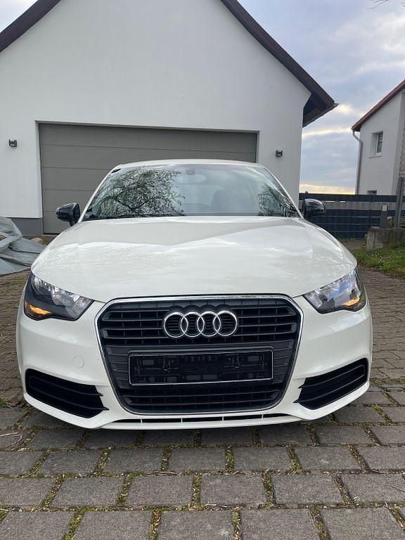 Używany Audi A1 Ambition 122 KM (89 kW) 2011 Biały Hatchback