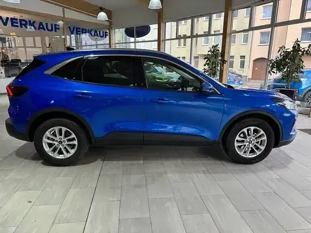 Gebraucht Ford Kuga Titanium 186 PS (136 kW) 2024 Blau SUV