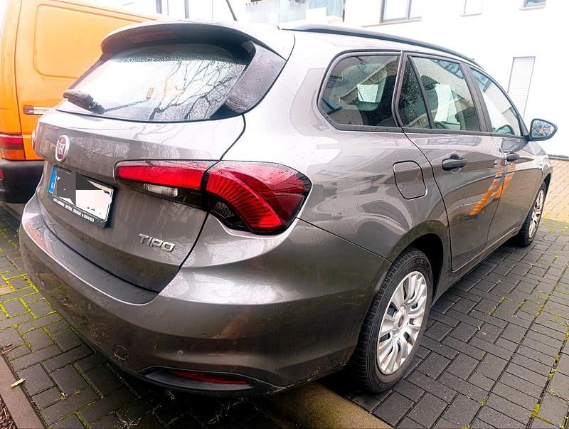 Gebraucht Fiat Tipo 120 PS (88 kW) 2018 Grau Kombi