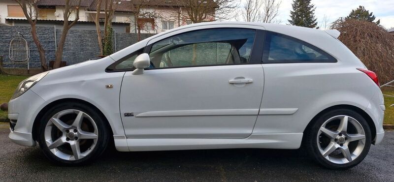 Weiß Gebraucht 2007 Opel Corsa OPC Limousine | 2.450 € (Fairer Preis) - Bild 1/4
