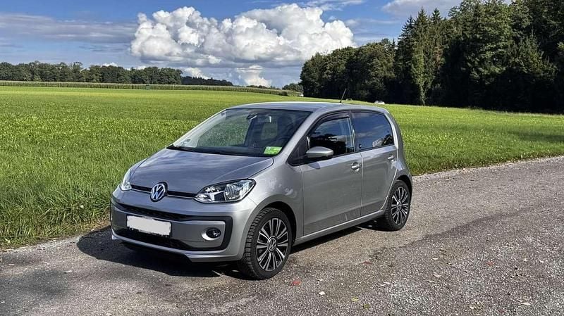 Silber Gebraucht 2018 VW up! Sound Kleinwagen | 8.799 € (Guter Preis) - Bild 1/4