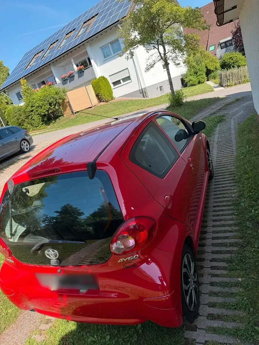 Gebraucht Toyota Aygo 68 PS (50 kW) 2008 Rot Kleinwagen