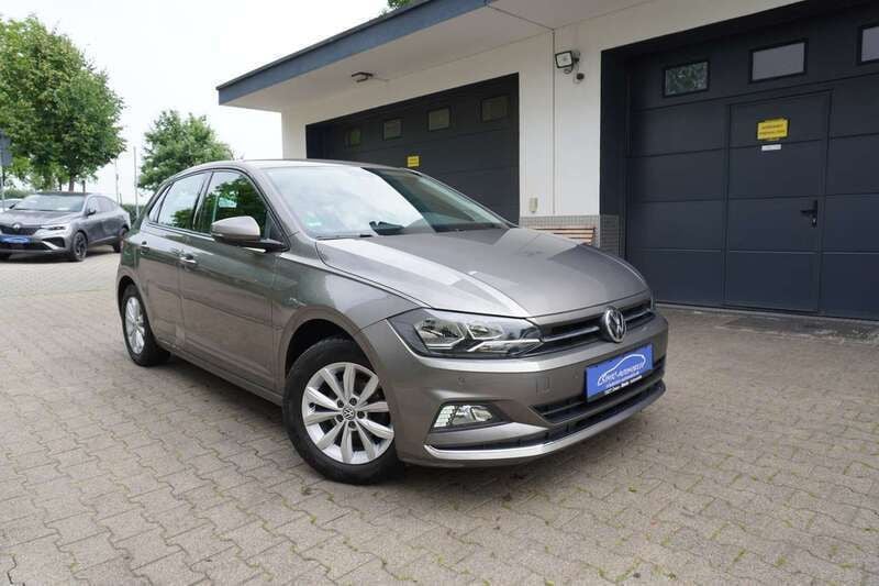 Limestone grey Gebraucht 2018 VW Polo Highline Limousine | 11.650 € (Guter Preis) - Bild 1/4