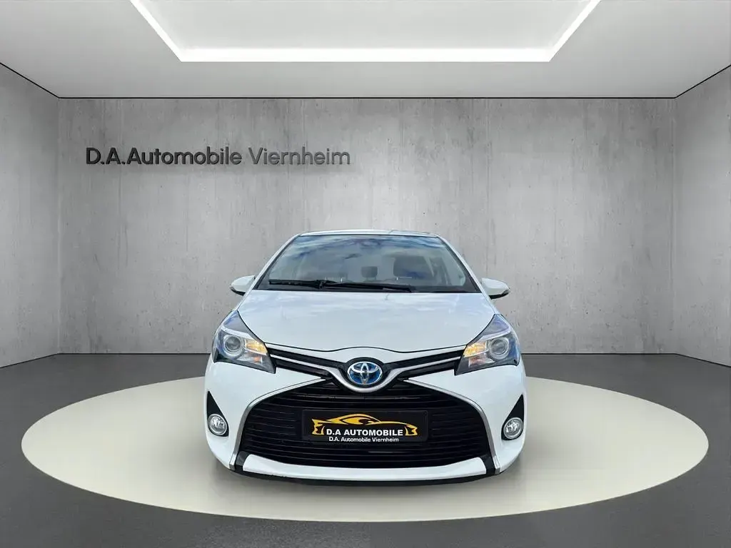 Gebraucht Toyota Yaris Hybrid Edition-S 101 PS (74 kW) 2016 Super (pure) white ii Limousine