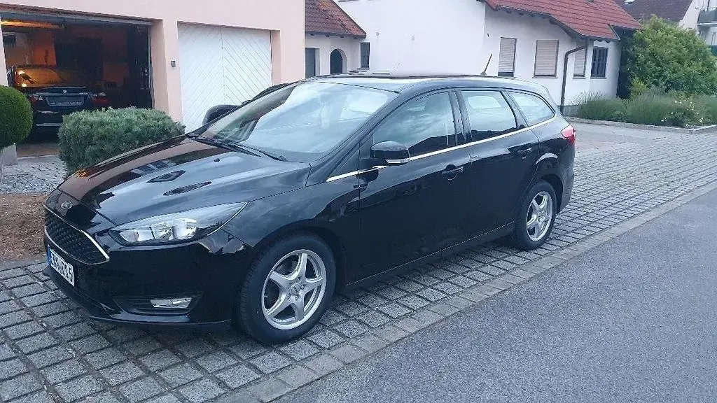 Gebraucht Ford Focus Titanium 125 PS (91 kW) 2018 Schwarz Limousine