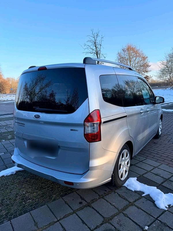 Gebraucht Ford Tourneo Courier 101 PS (74 kW) 2017 Silber Van / Kleinbus