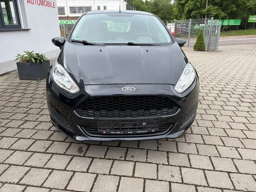 Gebraucht Ford Fiesta Trend 82 PS (60 kW) 2015 Schwarz Kleinwagen