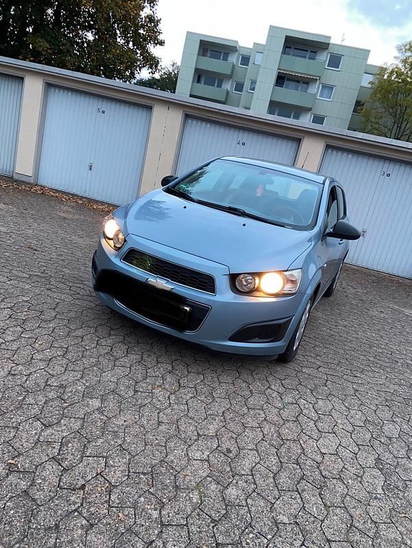 Andere farben Gebraucht 2013 Chevrolet Aveo Kleinwagen | 3.800 € - Bild 1/4