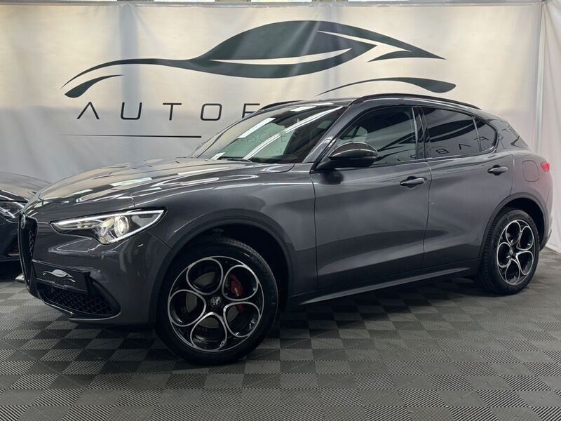 Grau Gebraucht 2018 Alfa Romeo Stelvio Tech Edition SUV | 28.990 € (Fairer Preis) - Bild 1/4