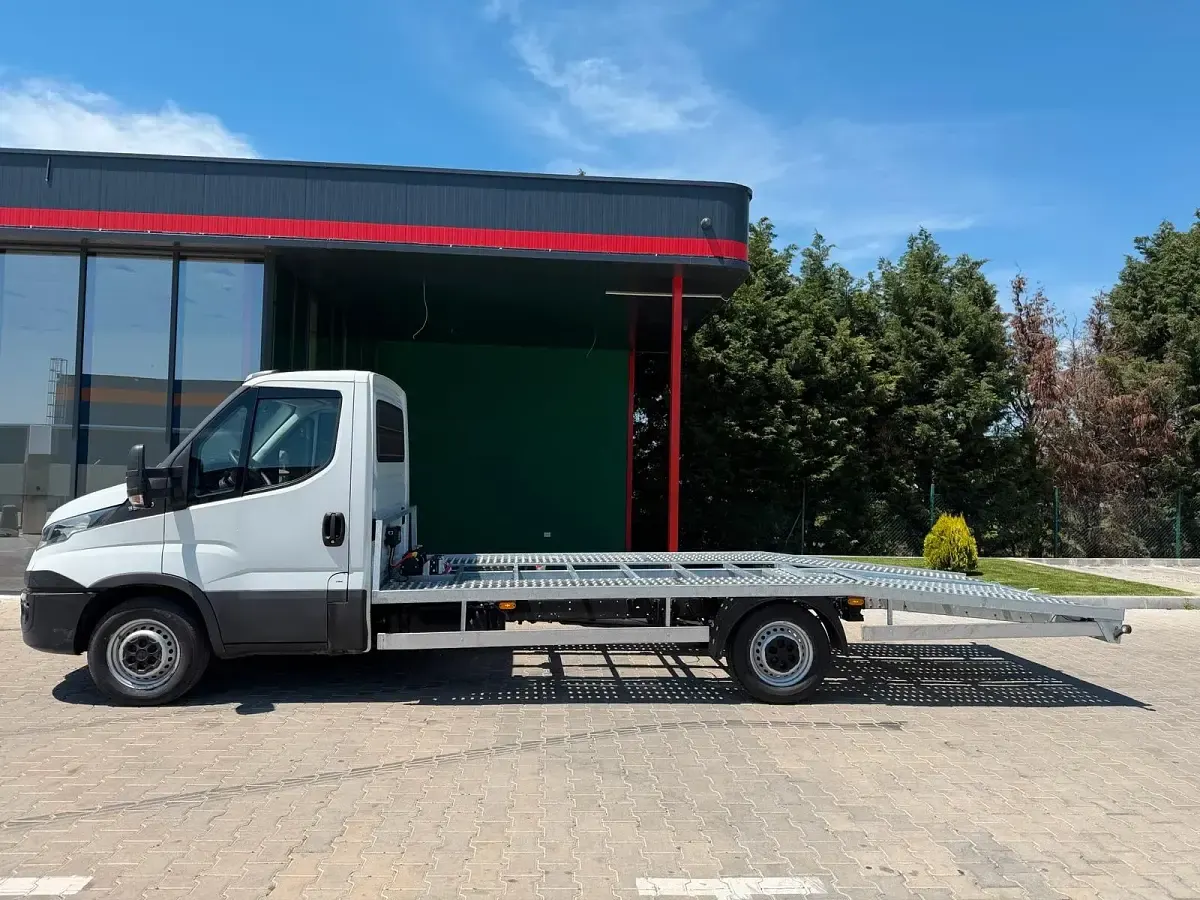 Gebraucht Iveco Daily 156 PS (114 kW) 2017 Weiß