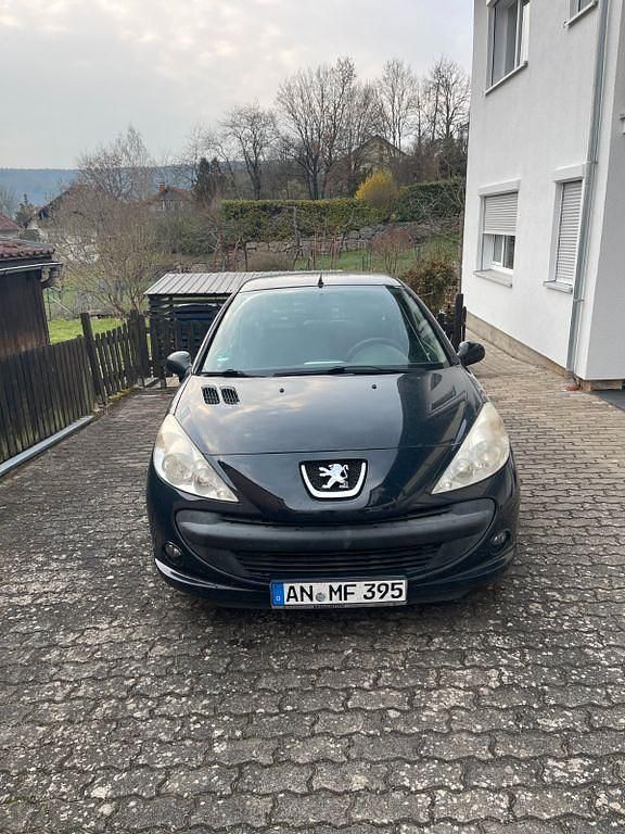 Gebraucht Peugeot 206+ 68 PS (50 kW) 2009 Schwarz Kleinwagen