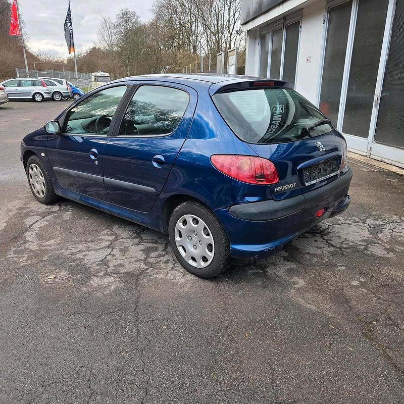 Gebraucht Peugeot 206 60 PS (44 kW) 2005 Blau Kleinwagen