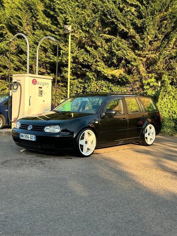 Schwarz Gebraucht 2003 VW Golf IV Kombi | 2.000 € (Etwas zu teuer) - Bild 1/4