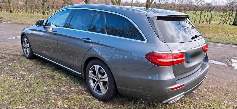 Gebraucht Mercedes E220 194 PS (142 kW) 2019 Grau Kombi