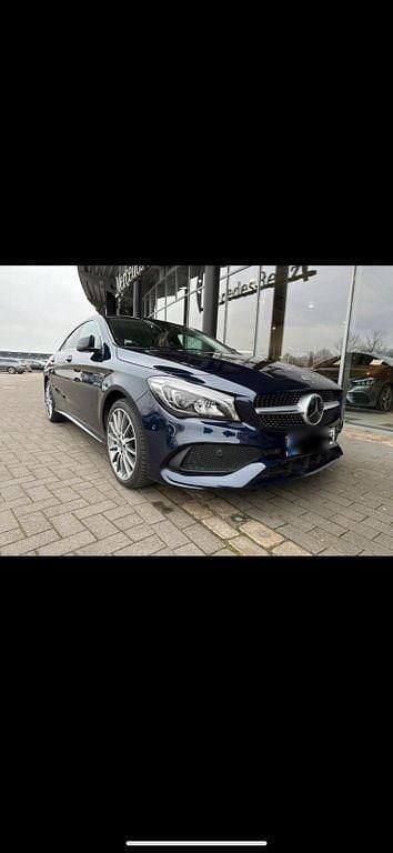 Blau Gebraucht 2019 Mercedes CLA220 AMG line Limousine | 22.500 € (Superpreis) - Bild 1/4
