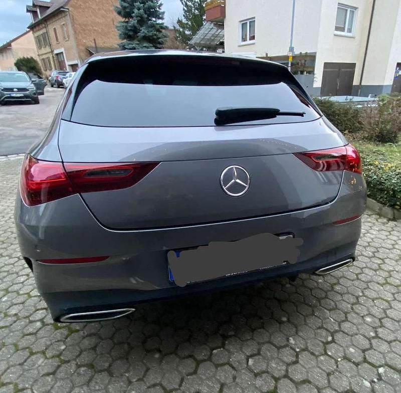 Gebraucht Mercedes CLA200 163 PS (119 kW) 2023 Grau Kombi