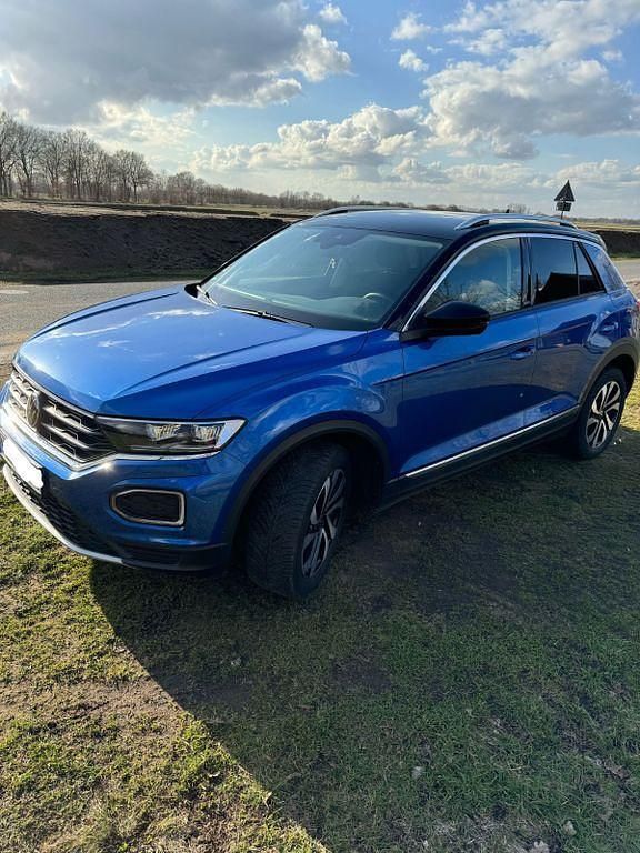 Blau Gebraucht 2021 VW T-Roc Active SUV | 18.800 € (Fairer Preis) - Bild 1/4