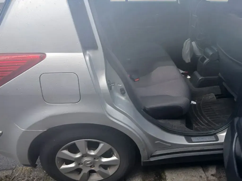 Gebraucht Nissan Tiida Acenta 110 PS (80 kW) 2010 Silber Limousine